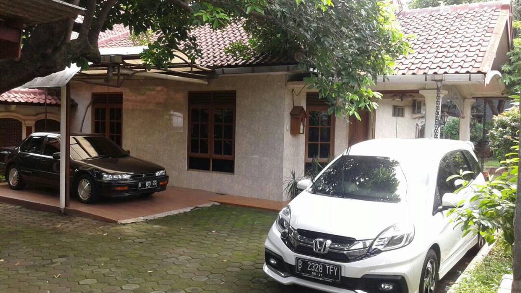 Rumah + Kos2 an  DIJUAL CEPAT di jl. Utan Kayu