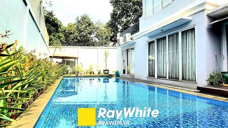 Rumah di Taman Cirendeu, Tangerang Selatan, Asri dan Siap Huni