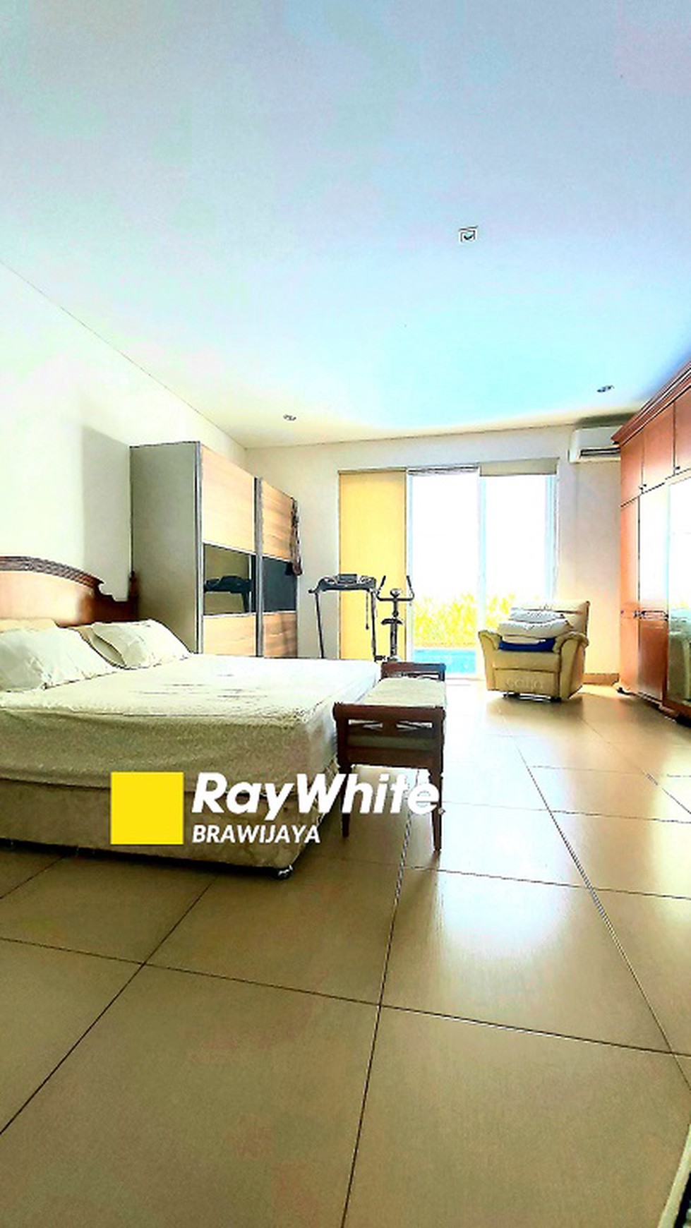 Rumah di Taman Cirendeu, Tangerang Selatan, Asri dan Siap Huni