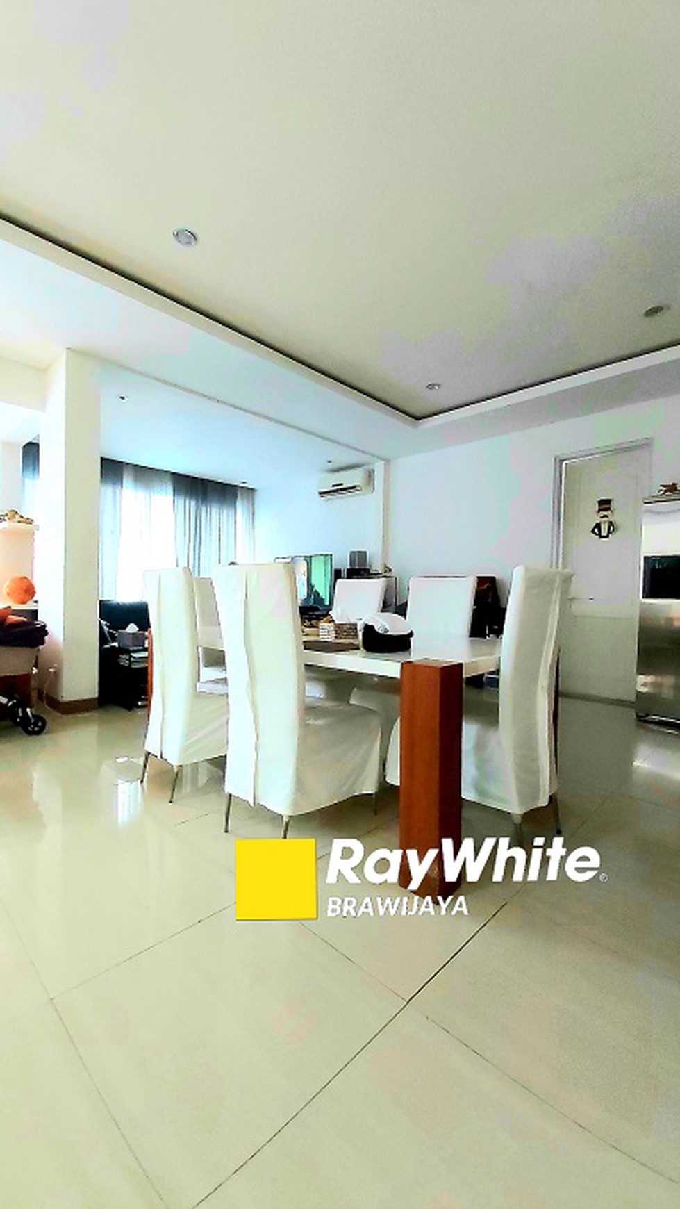 Rumah di Taman Cirendeu, Tangerang Selatan, Asri dan Siap Huni