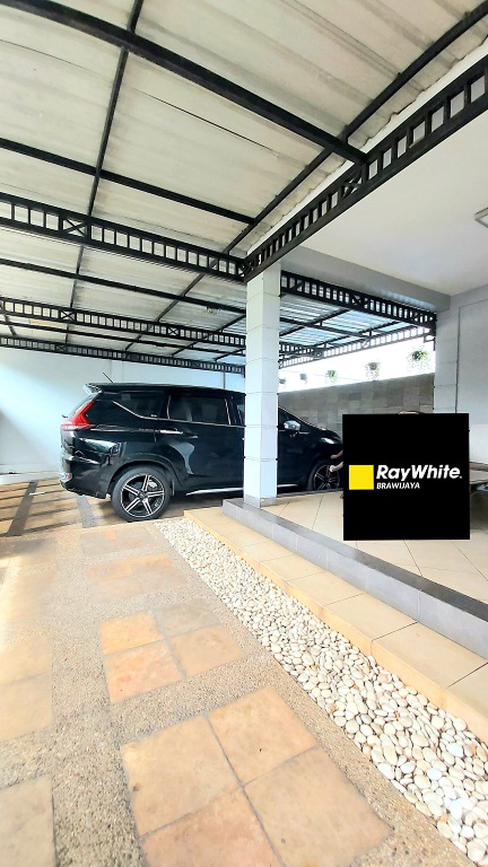 Rumah di Taman Cirendeu, Tangerang Selatan, Asri dan Siap Huni