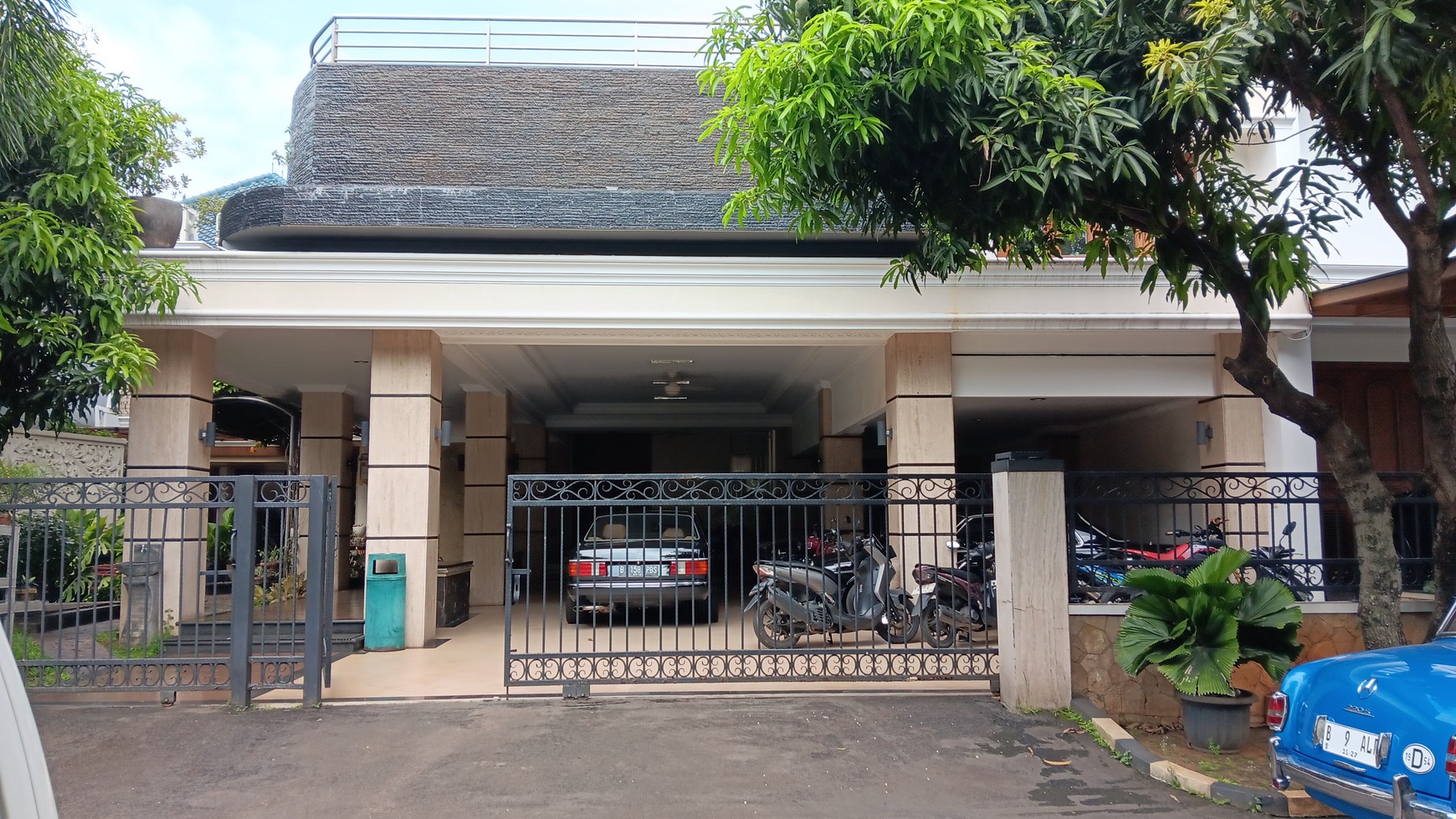 Rumah Bagus, Besar dan Mewah di Pesanggrahan Bintaro, Furnished