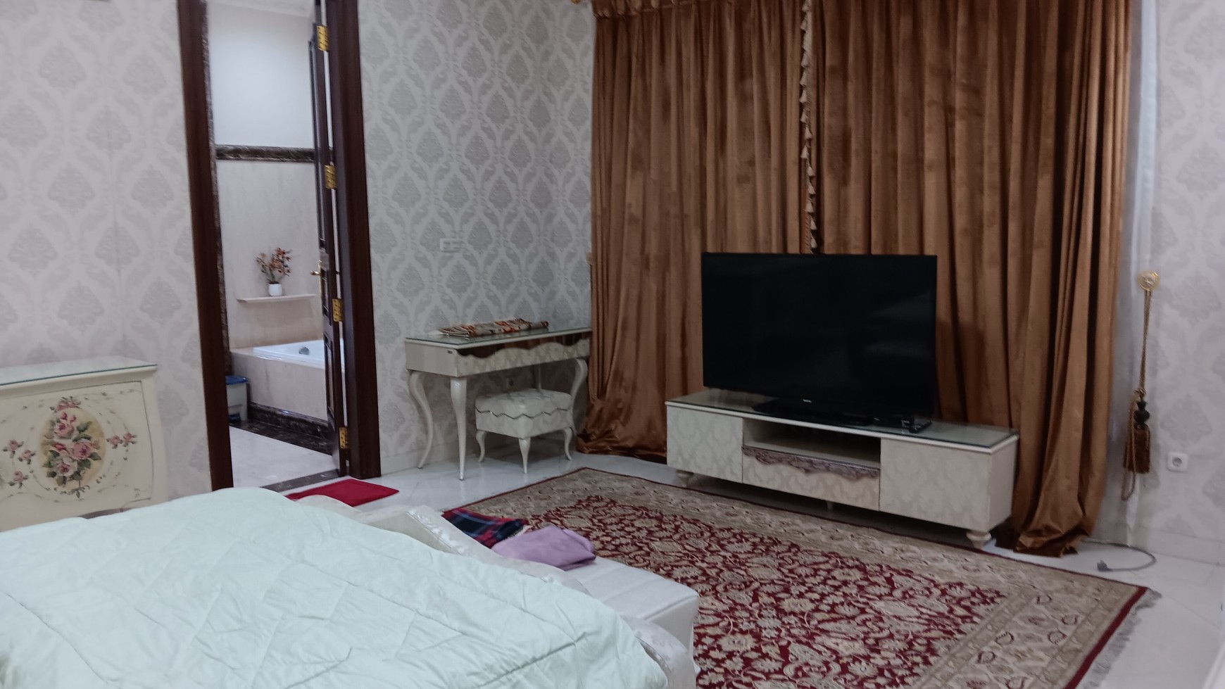 Rumah Bagus, Besar dan Mewah di Pesanggrahan Bintaro, Furnished