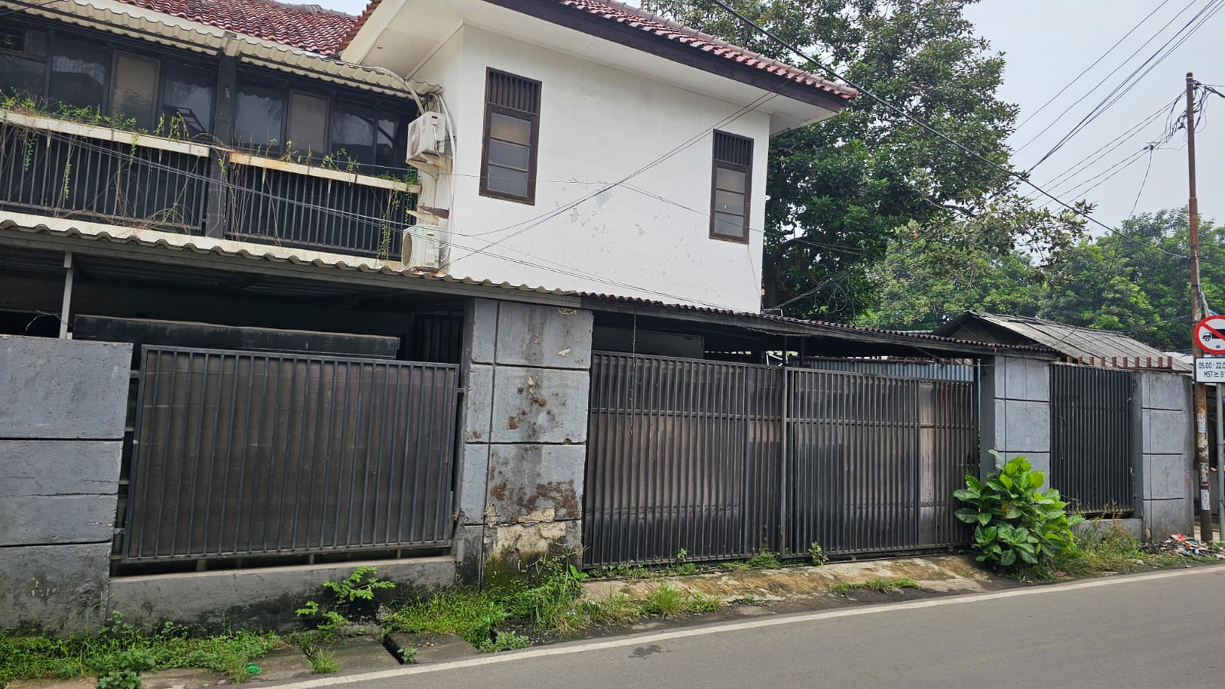 Rumah Lokasi Strategis Cocok Untuk Hunian dan Kantor @Cirendeu