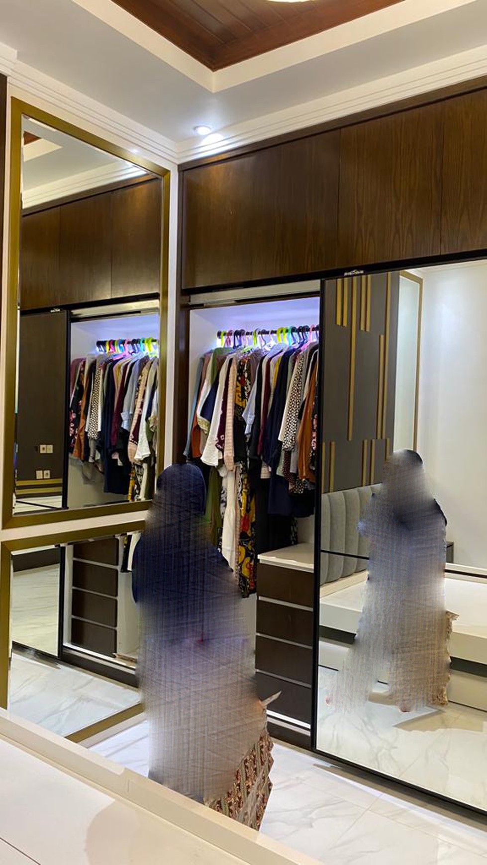 Rumah 2 lantai bangunan mandiri dalam komplek Ciracas Jakarta Timur