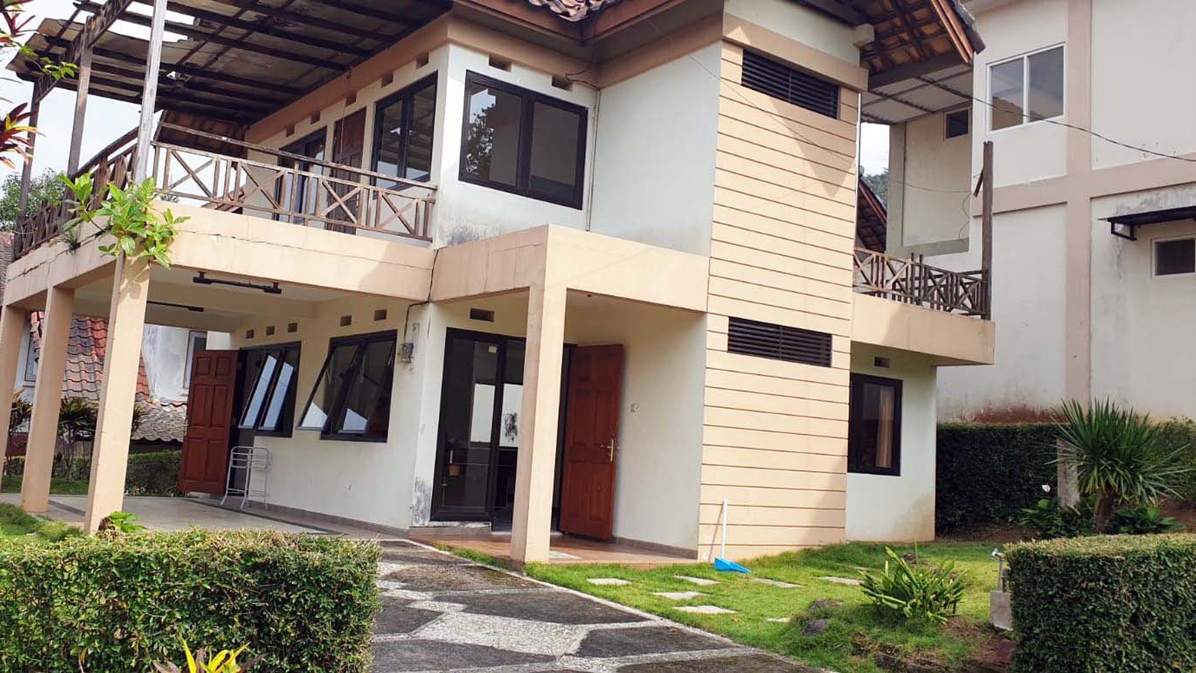 Villa di Grand Trawas Mojokerto, 2 Lantai, Semi Furnished