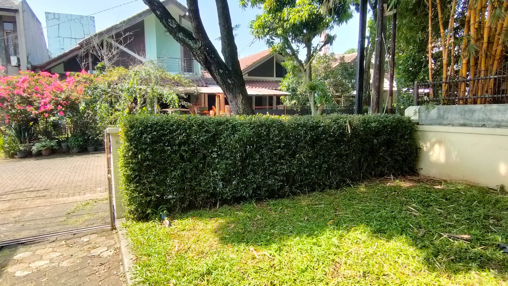 Rumah Asri Terawat di Komplek Batununggal Bandung