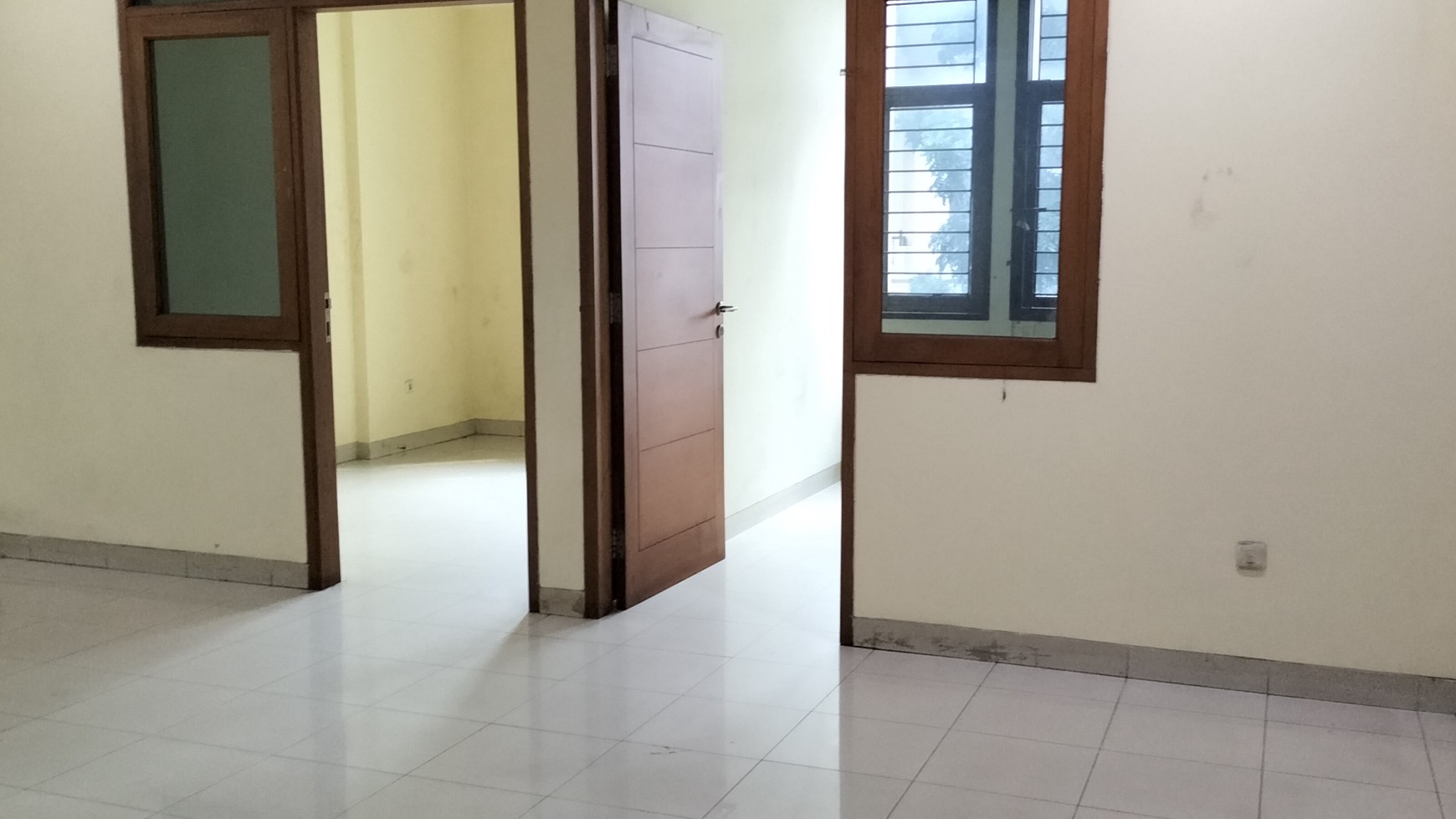 Disewakan Ruko 3 lantai jl. Andir Dekat pusat Kota