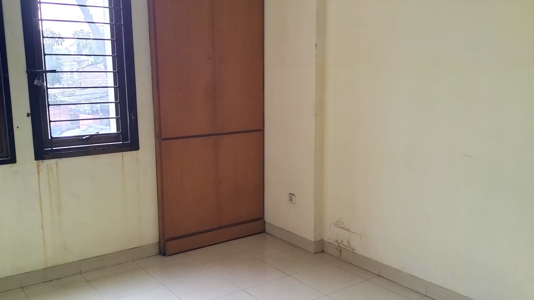 Disewakan Ruko 3 lantai jl. Andir Dekat pusat Kota