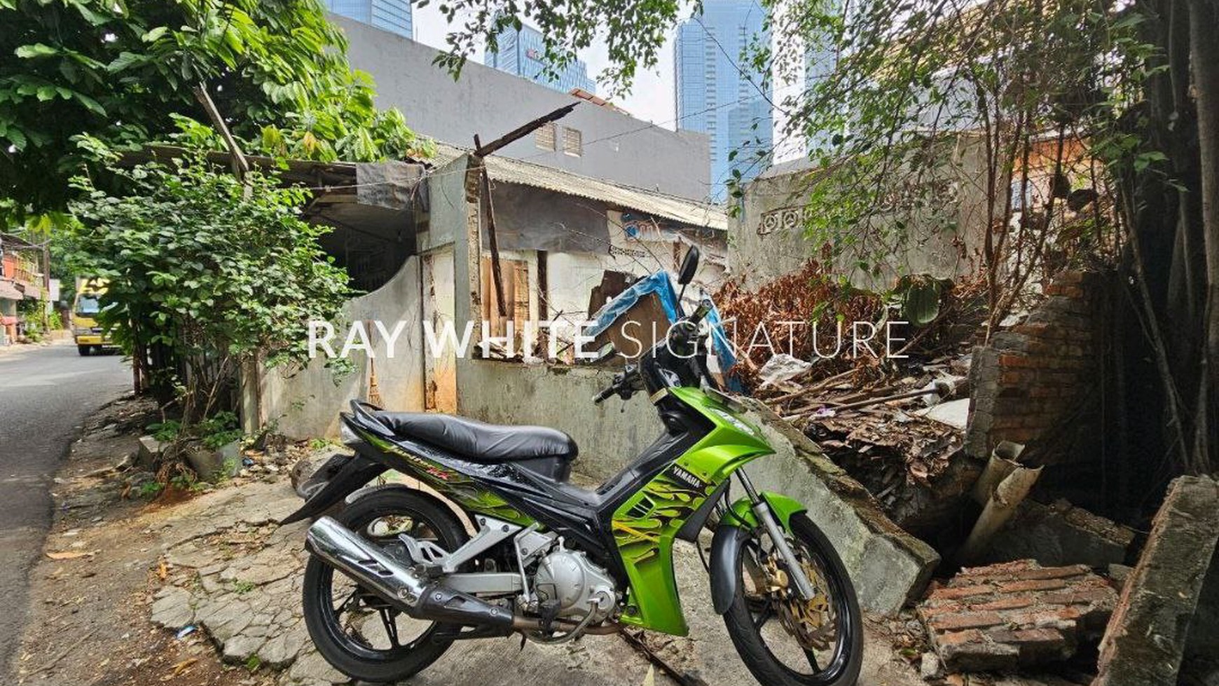 Dijual Tanah dan Rumah Tua di Jl KH Guru Mughni Setiabudi