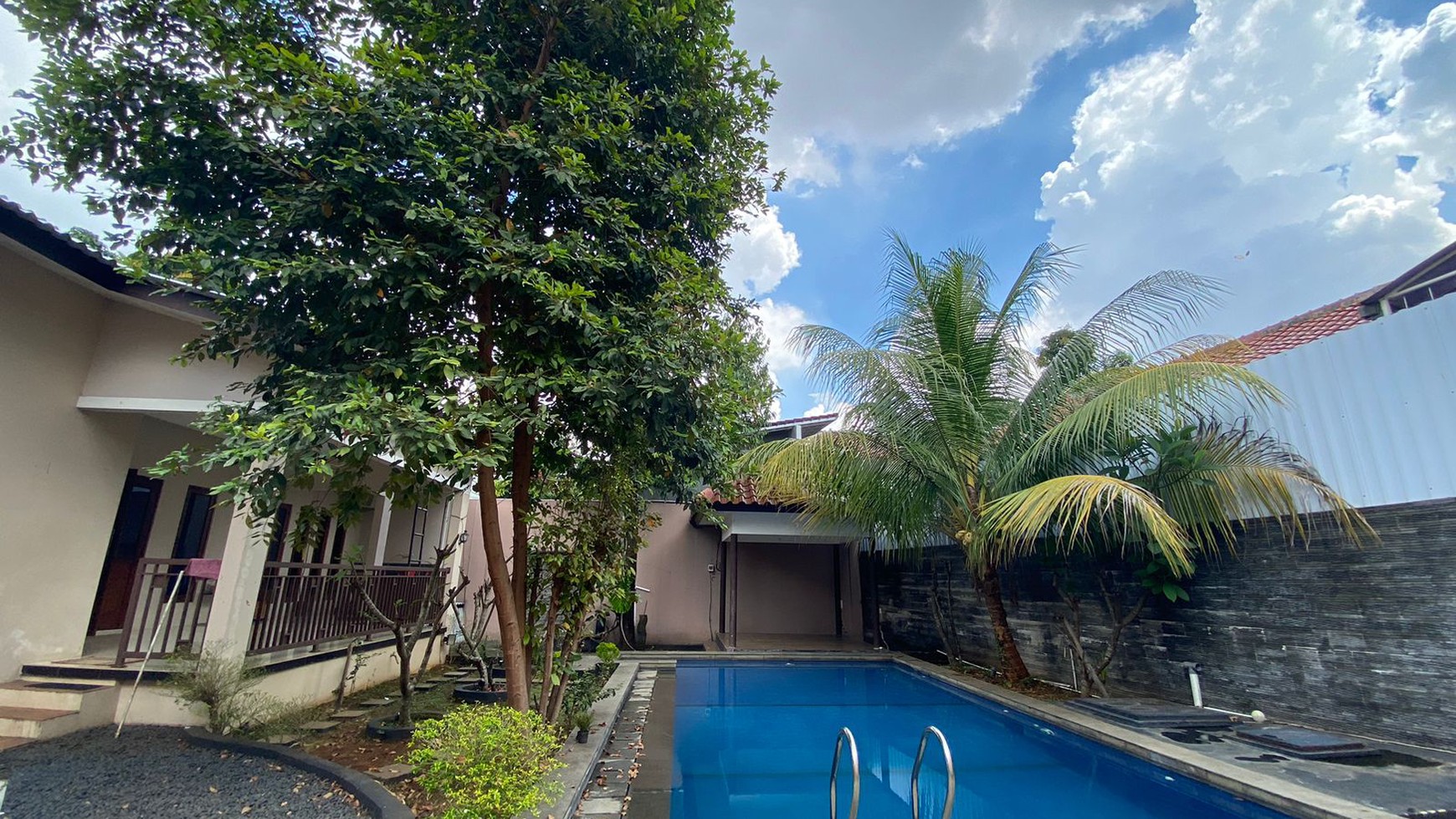 Rumah Hitung Tanah Area Cipete