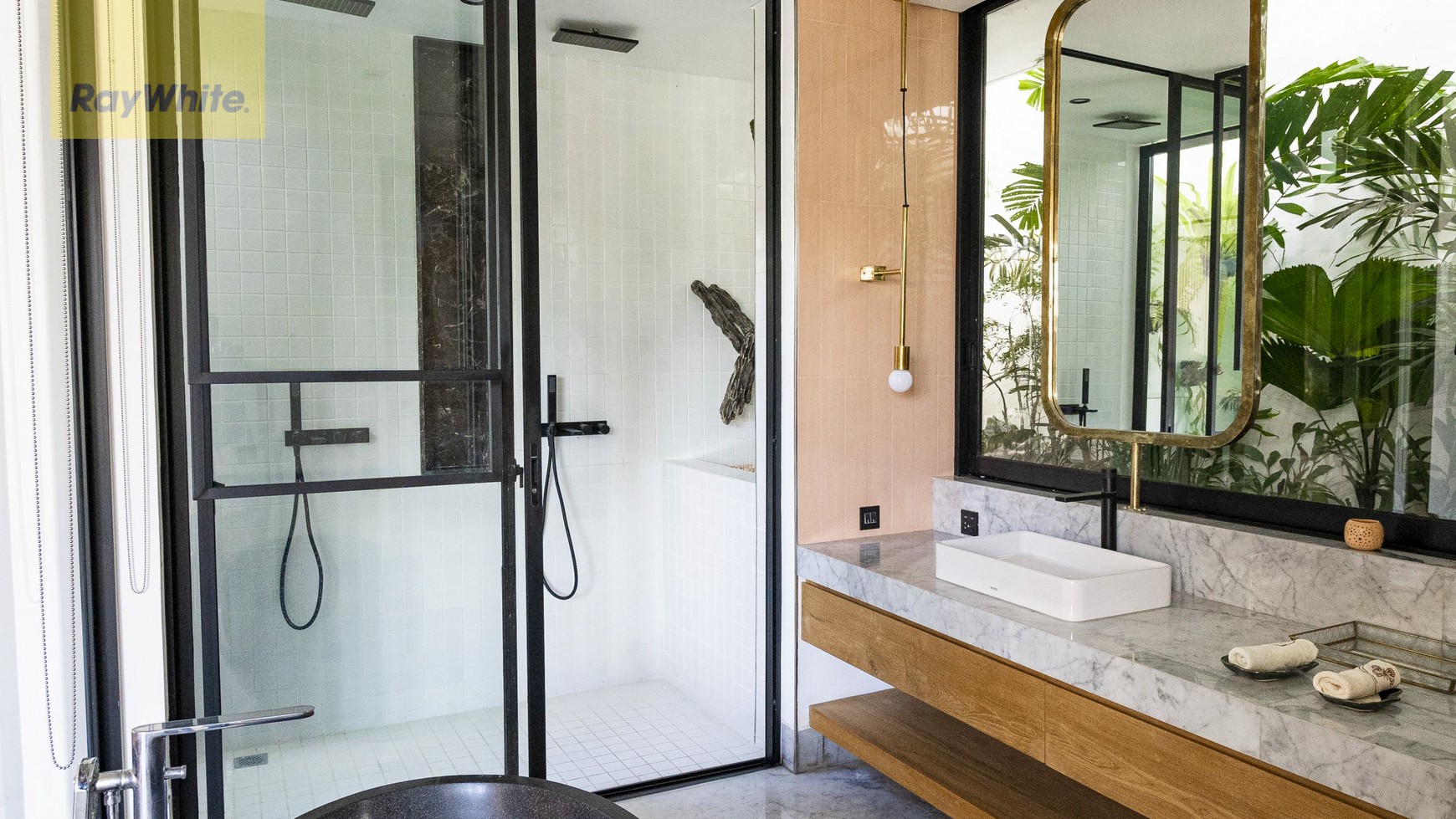 Freehold - One of a kind Design villa in great location of Canggu Bali