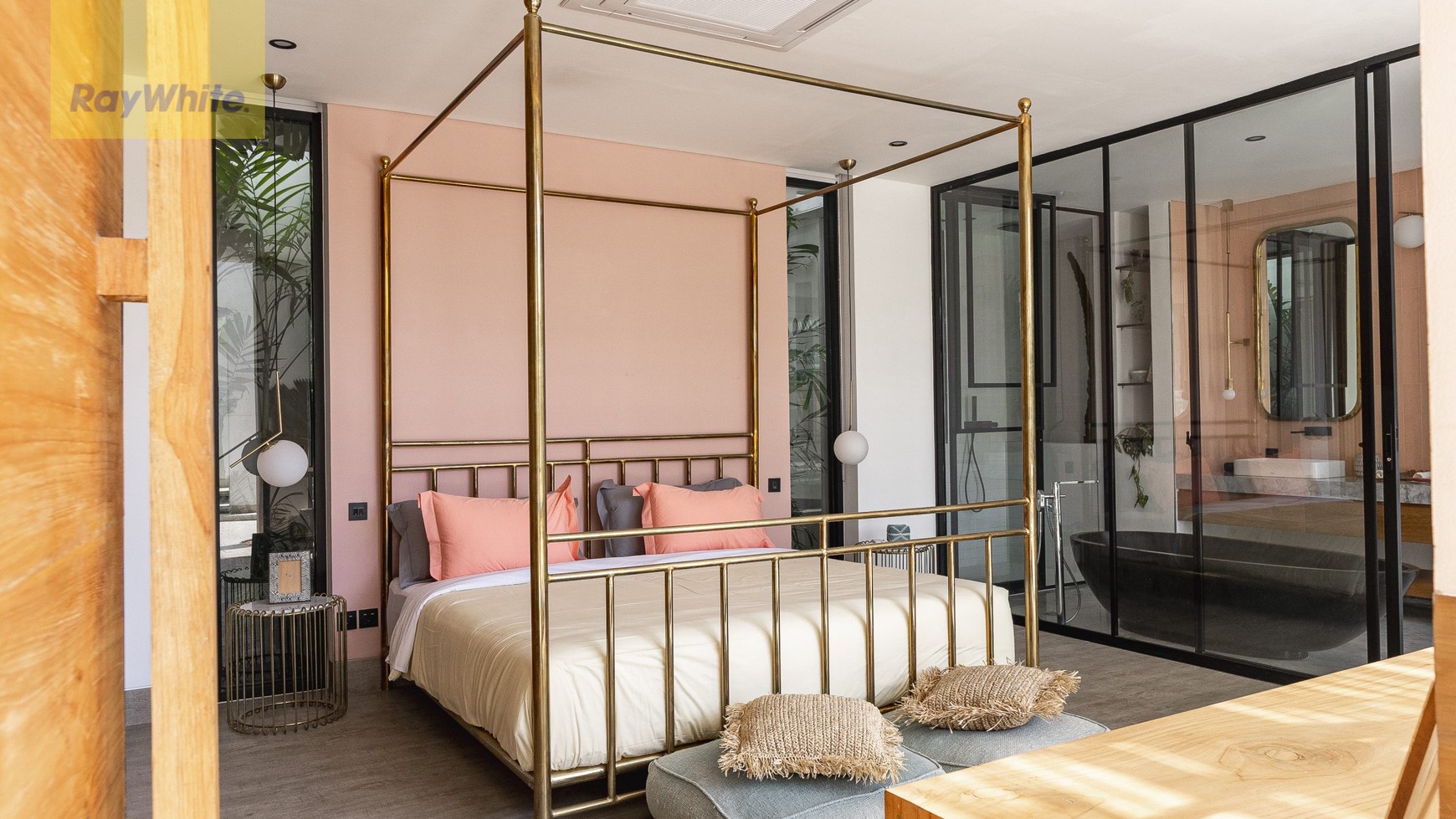 Freehold - One of a kind Design villa in great location of Canggu Bali