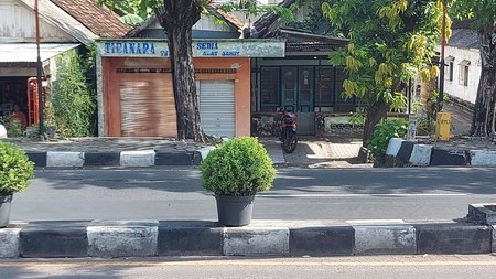 Rumah Usaha Kebomas Tengah Kota Gresik