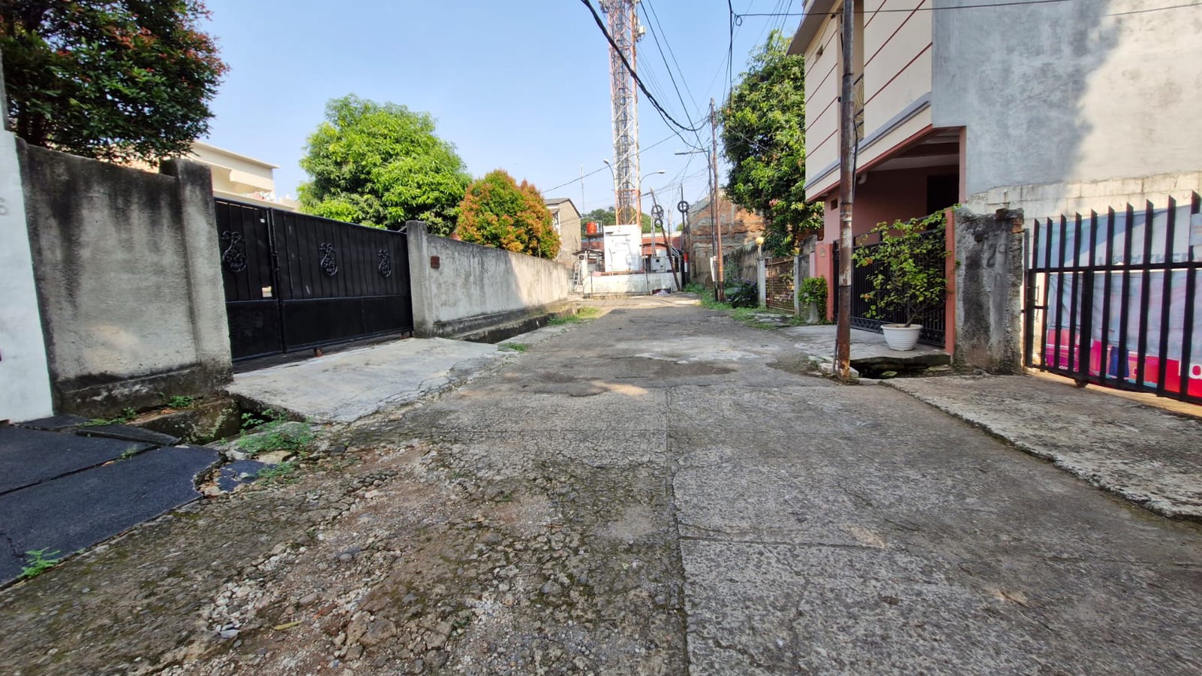  Di Jual Rumah tua hitung tanah, lokasi tenang dan strategis di Jl. Cendrawasih Kebayoran Lama, Jakarta Selatan