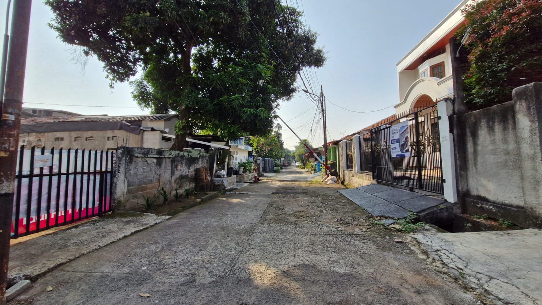  Di Jual Rumah tua hitung tanah, lokasi tenang dan strategis di Jl. Cendrawasih Kebayoran Lama, Jakarta Selatan