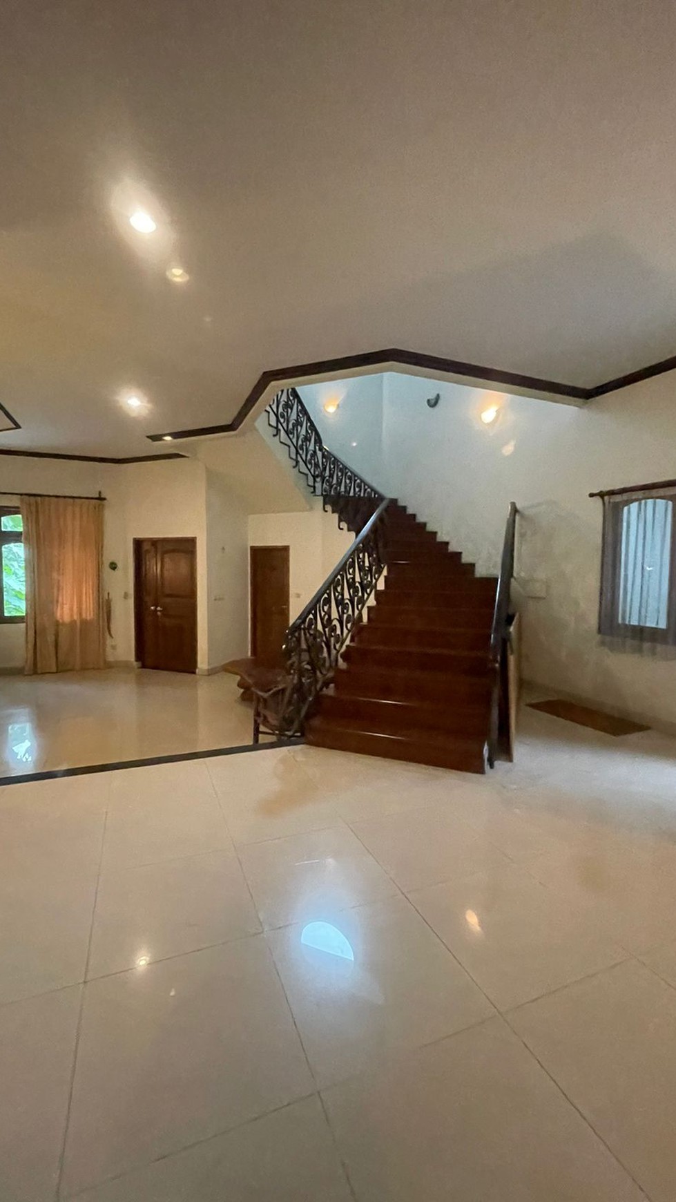 Dijual Rumah di JL. S Cimandiri Taman Tirta Golf BSD Tangerang