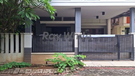 Dijual Rumah 2 Lantai HOOK Di Central Park A Yani Lokasi strategis selangkah dengan Main Road Jl. A.Yani Surabaya,  persisnya di belakang MAPOLDA JATIM. Dalam Komplek One Gate & Security 24jam. Lingku