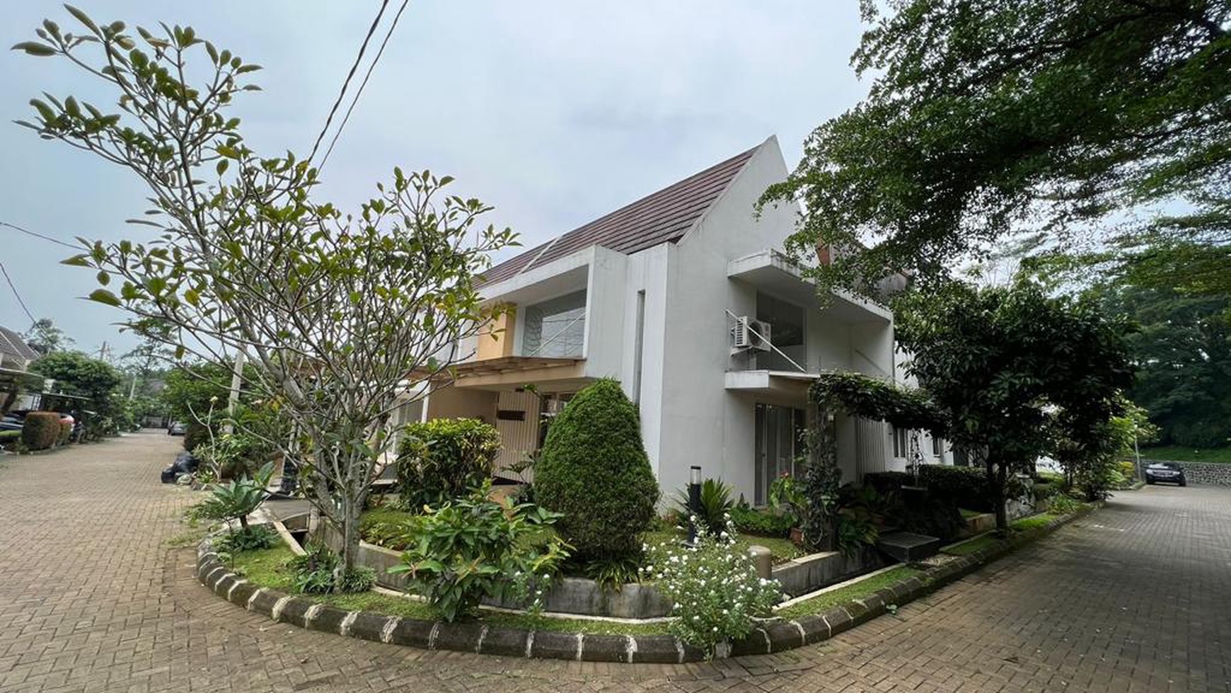 Rumah Bagus Di Rancamaya Golf Estate Balcony Grande 