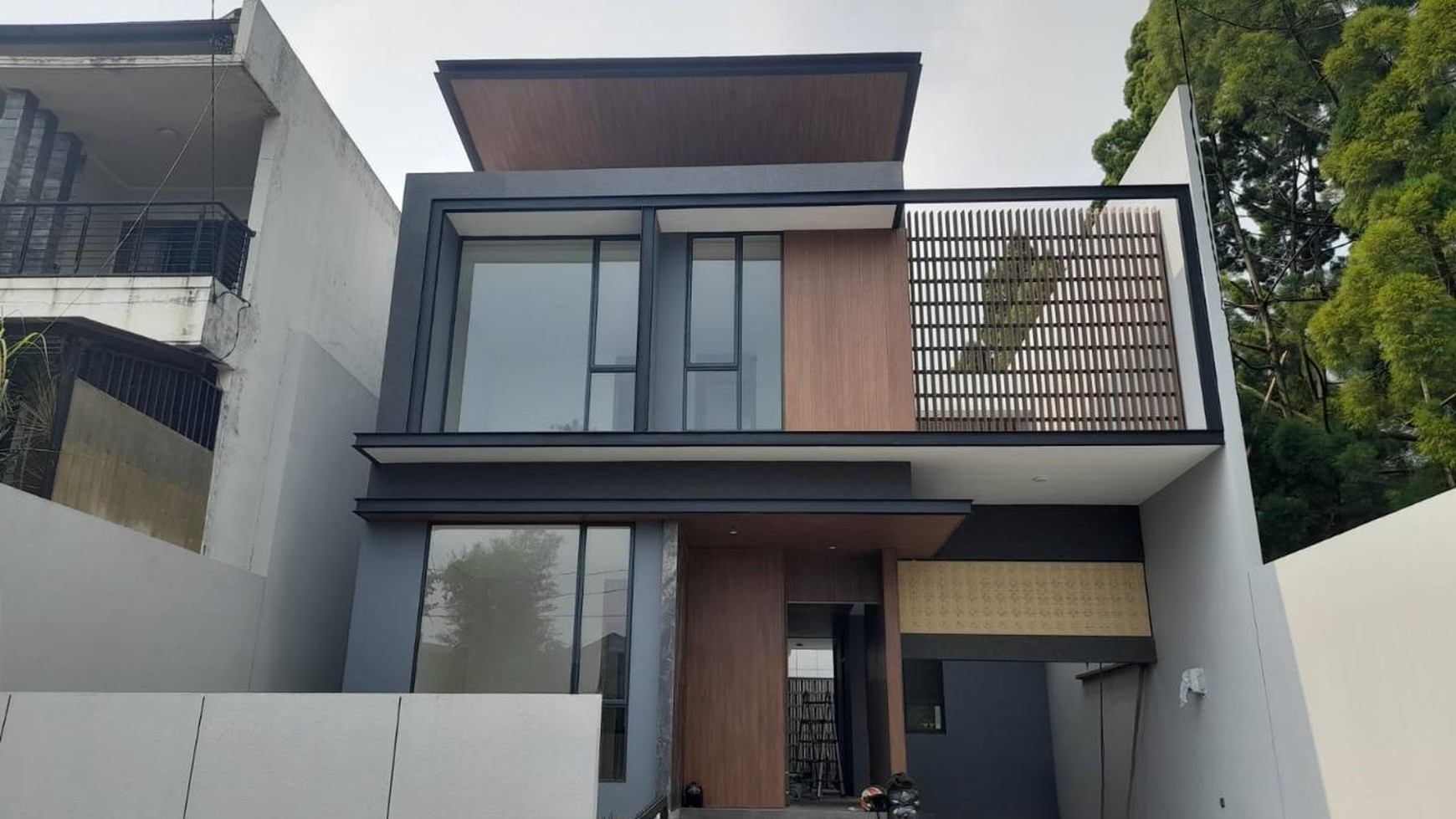 Rumah Baru Semi Furnished di Komplek Setraduta Bandung