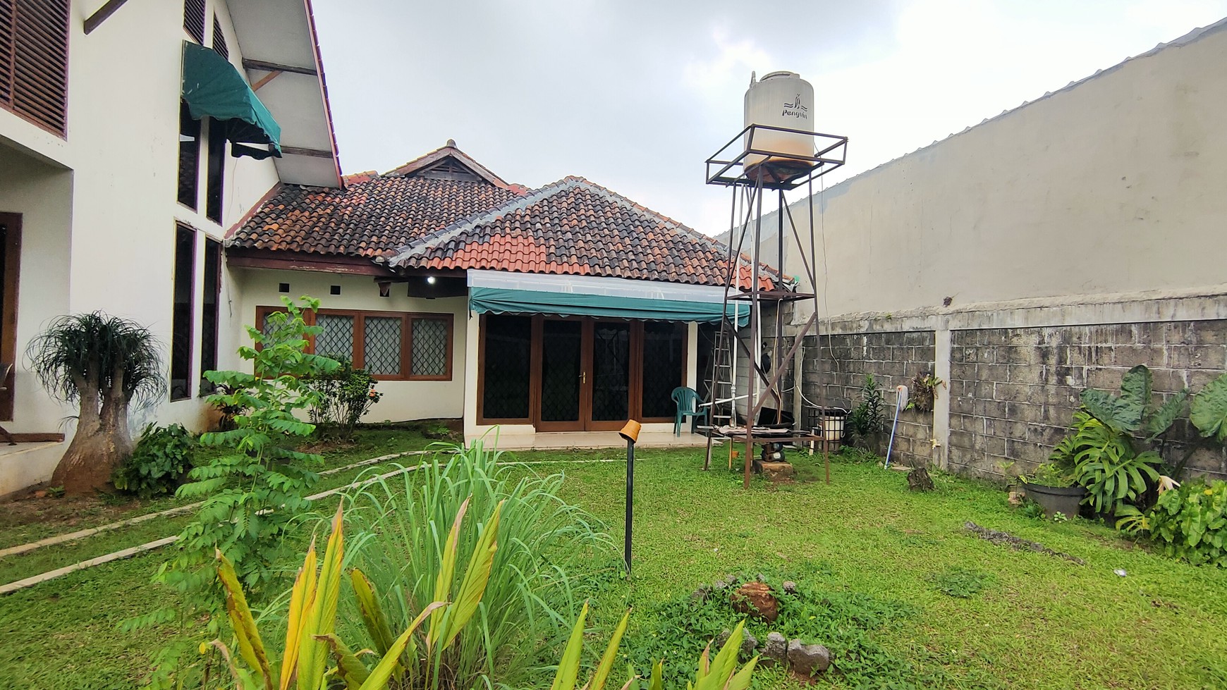 Dijual Rumah Lama 1250m&#xb2; Cocok untuk Usaha, Pisangan Ciputat