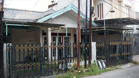 Rumah di Wisma Permai Tengah Surabaya Timur, Bagus + Terawat, Hadap Utara