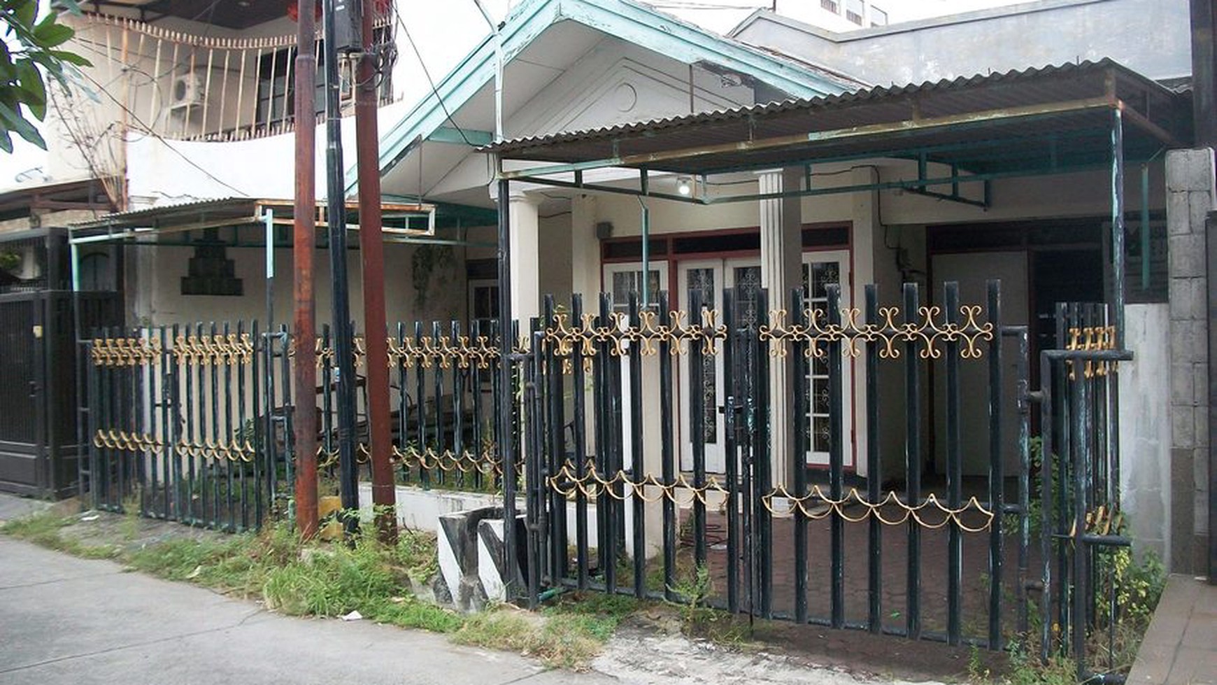 Rumah di Wisma Permai Tengah Surabaya Timur, Bagus + Terawat, Hadap Utara