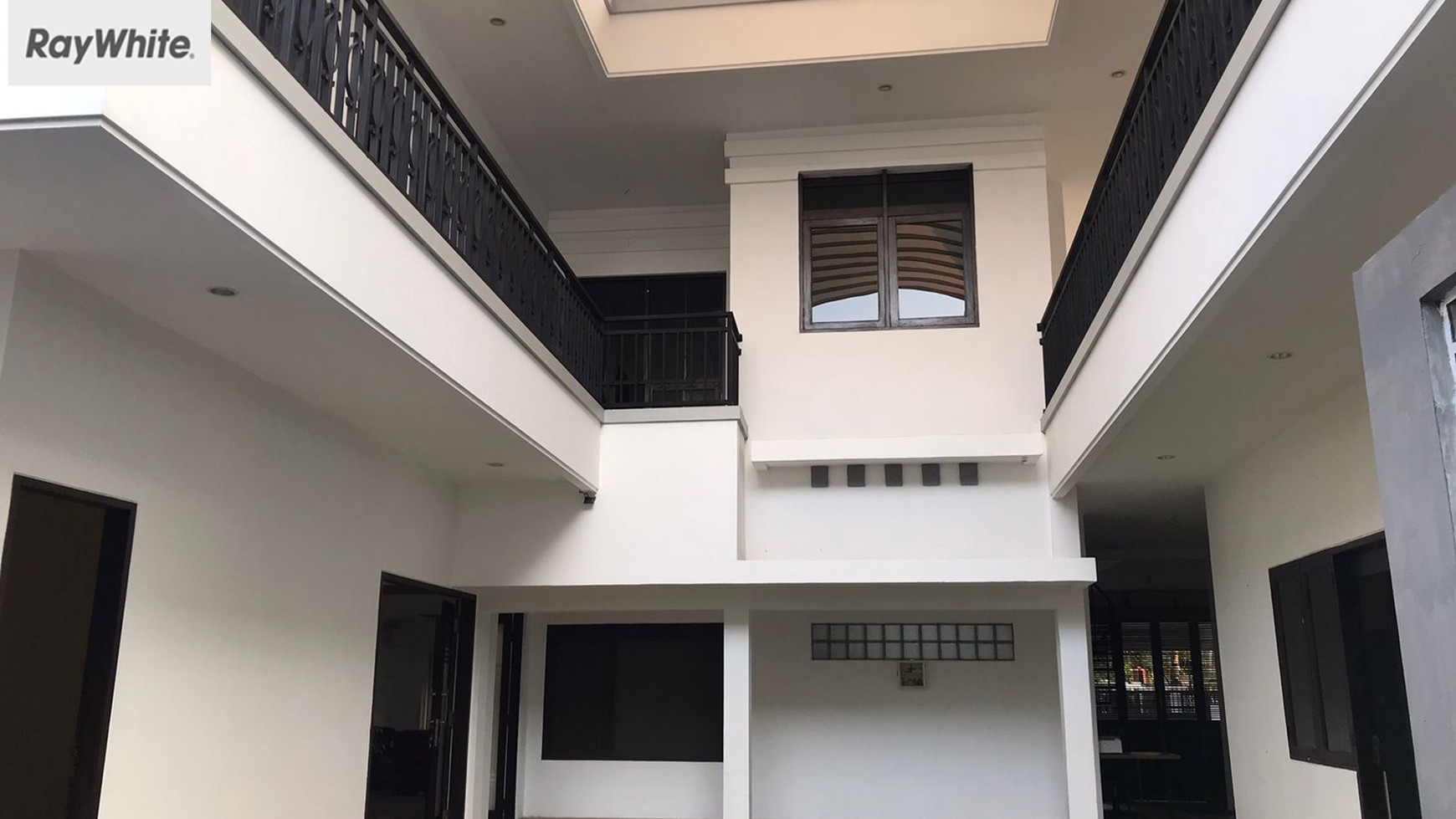 FOR SALE Rumah baru 2 Lantai strategis menteng Jakarta Pusat