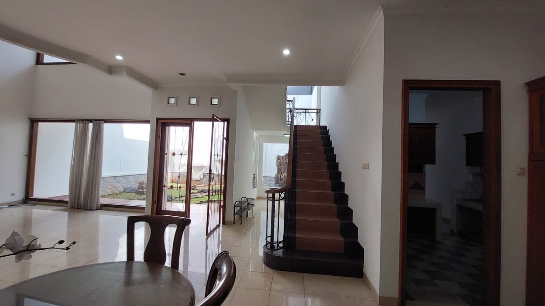 Rumah Villa Gading Indah, Kelapa Gading Luas 12x28m2