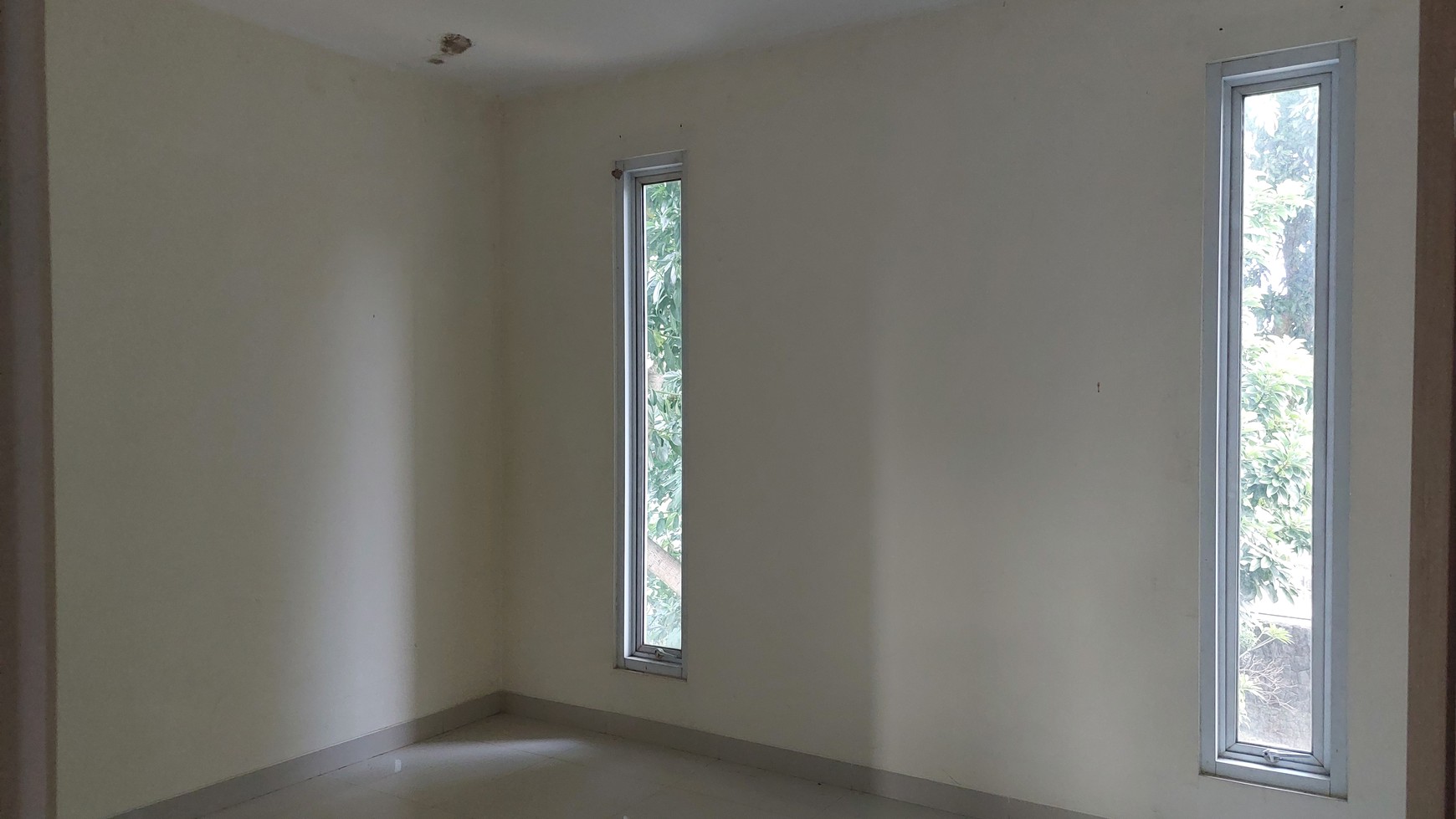 Rumah 2lt dijual di bawah harga NJOP, Siap Huni di Rafless Hill  Cibubur