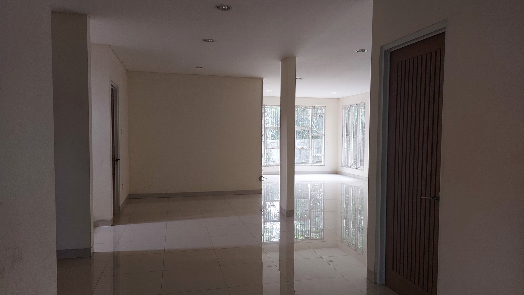 Rumah 2lt dijual di bawah harga NJOP, Siap Huni di Rafless Hill  Cibubur