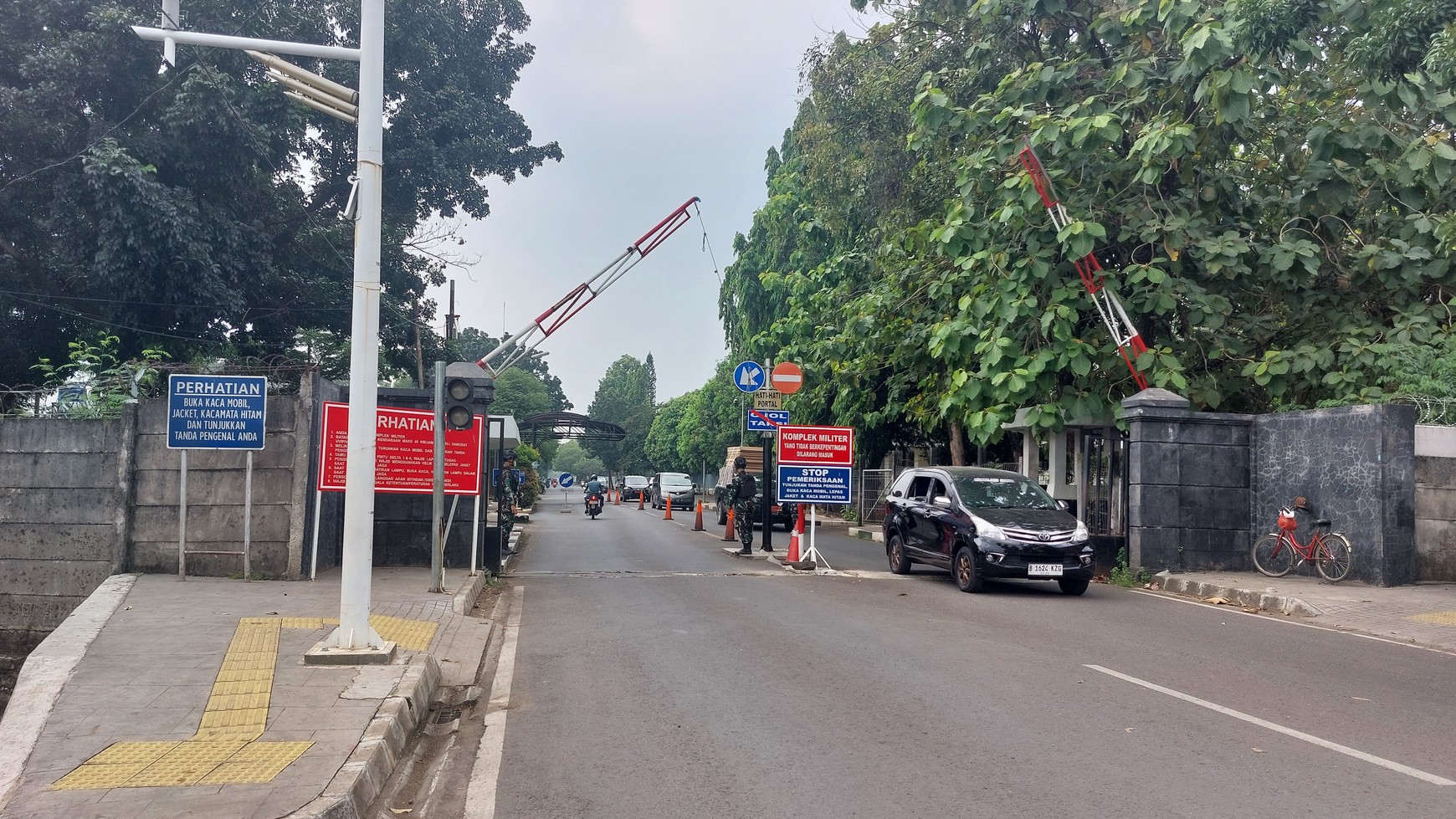 Rumah  3lantai Siap Huni di jl. raya Cipayung Jakarta Timur