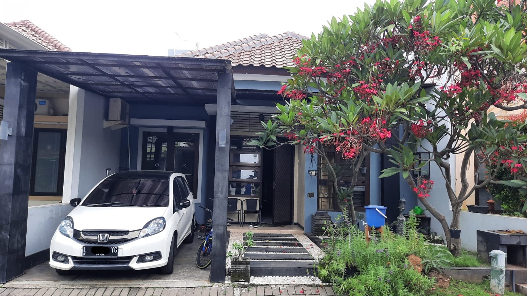 RUMAH MODERN ROYAL KETINTANG REGENCY TENGAH KOTA SURABAYA