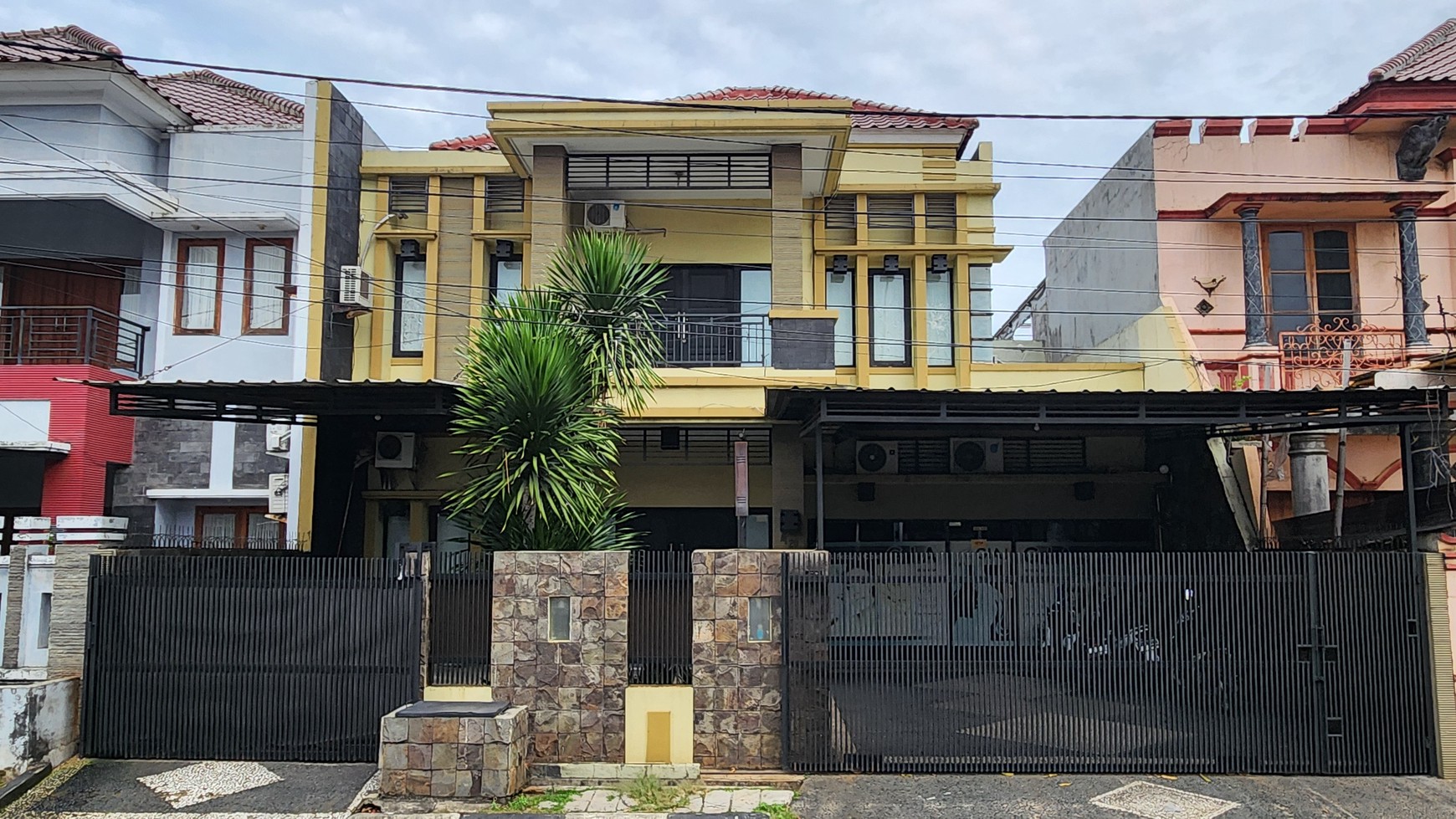 Rumah Mewah Sangat Cocok Jadi Tempat Usaha di Boulevard Villa Galaxy, Taman Galaxy, Kota Bekasi