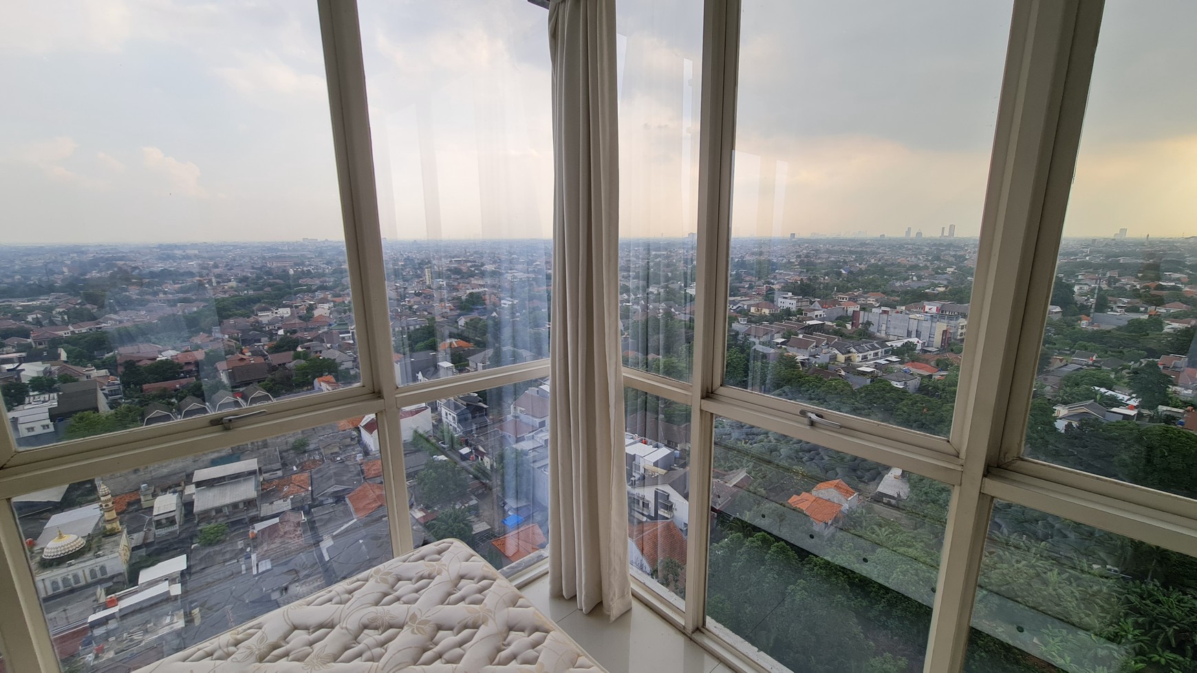 Apartemen Mewah Jual Cepat Harga di Bawah Pasar di Lexington Apartmen Deplu Raya