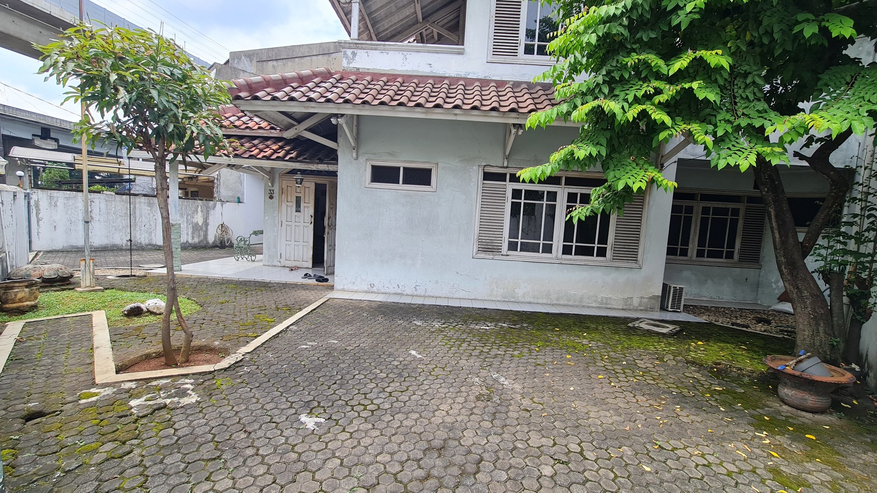 Rumah dalam Lingkungan Asri, Privacy dan Bagus di Galaxy Bekasi, dekat jalan Tol Cikampek 