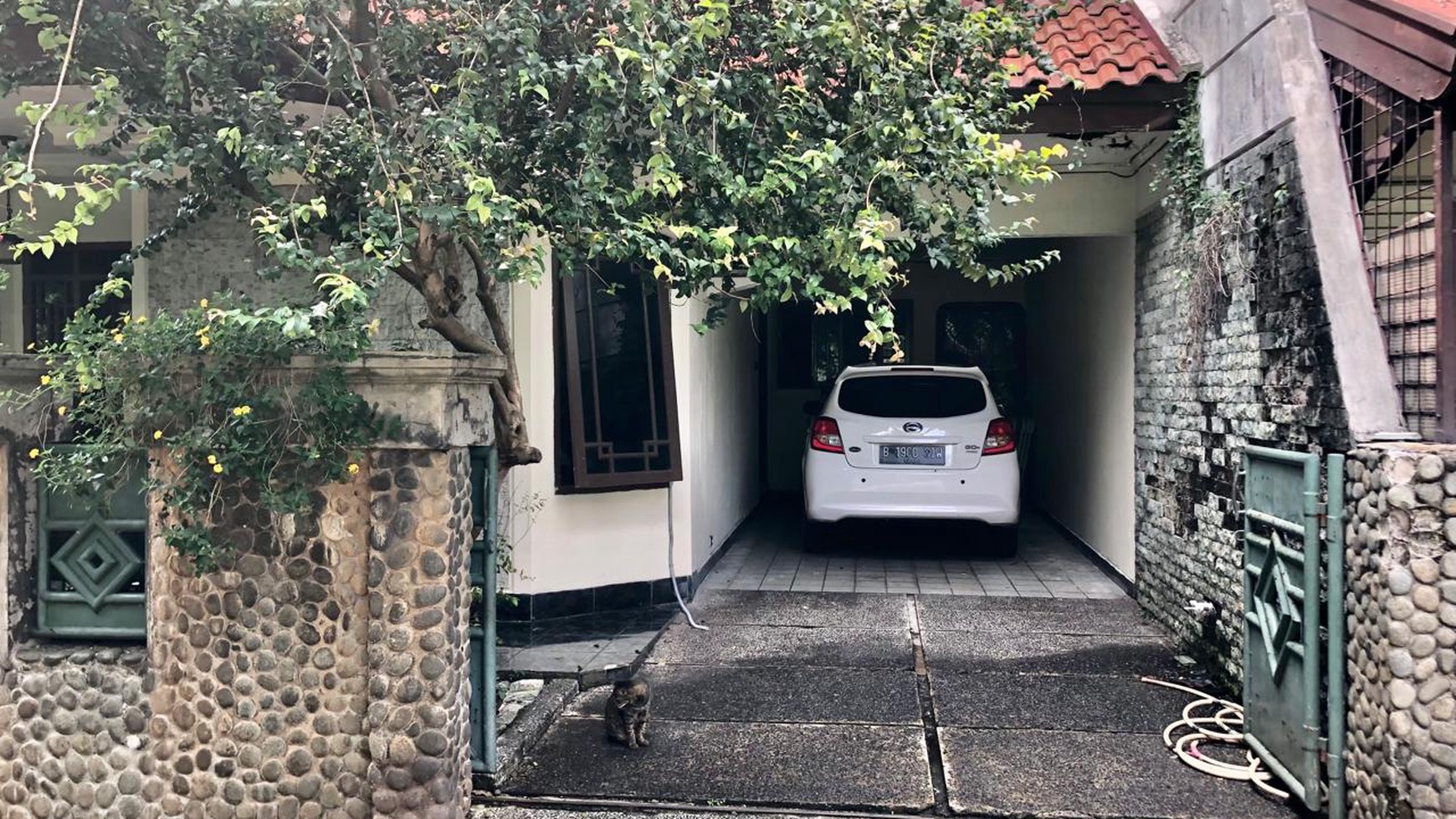 Rumah Depan Taman Play Ground & Strategis di Pasar Minggu