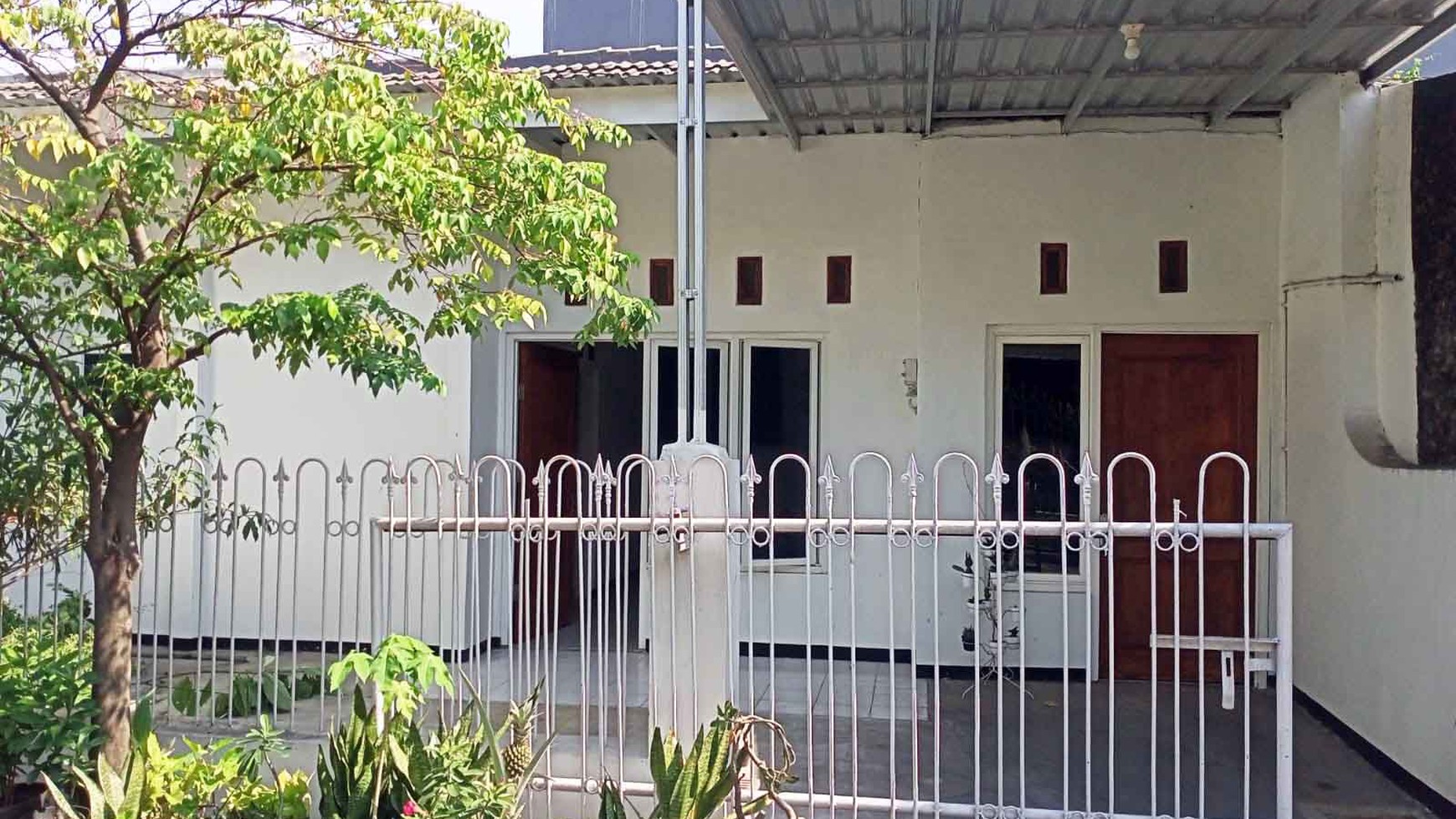 Rumah di Griya Kebraon Selatan Surabaya Barat, Bagus + Terawat, Siap Huni - HS -