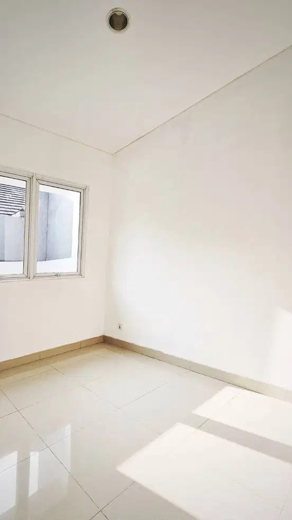 Hot Rent. Rumah Bagus Di Eminent Ingenia, BSD