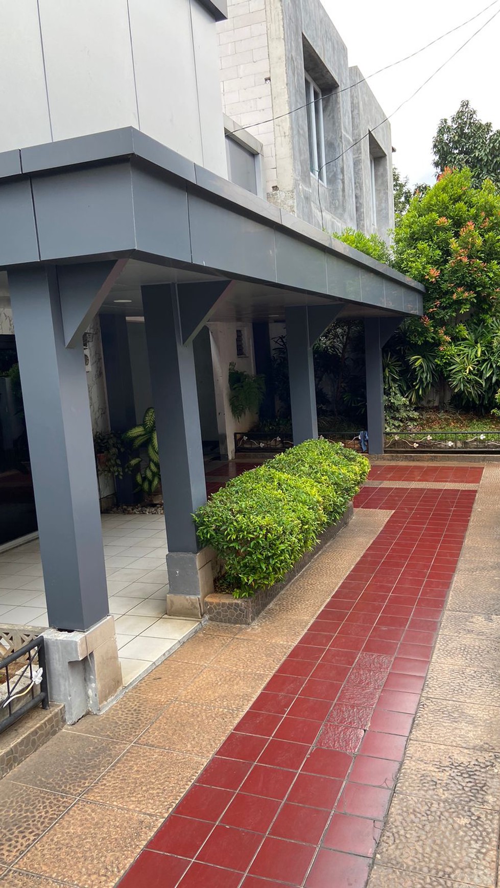 Rumah Lokasi Strategis dan Cocok untuk Usaha maupun Kantor