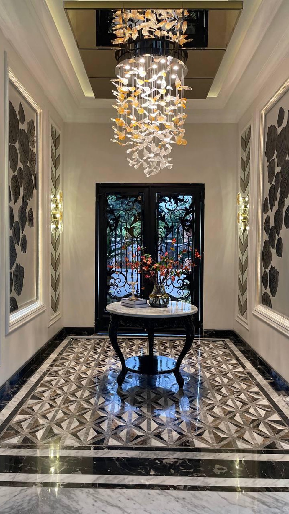 TURUN HARGA! Luxury House  Full Furnished 3 Lantai di Citra Gran Cibubur