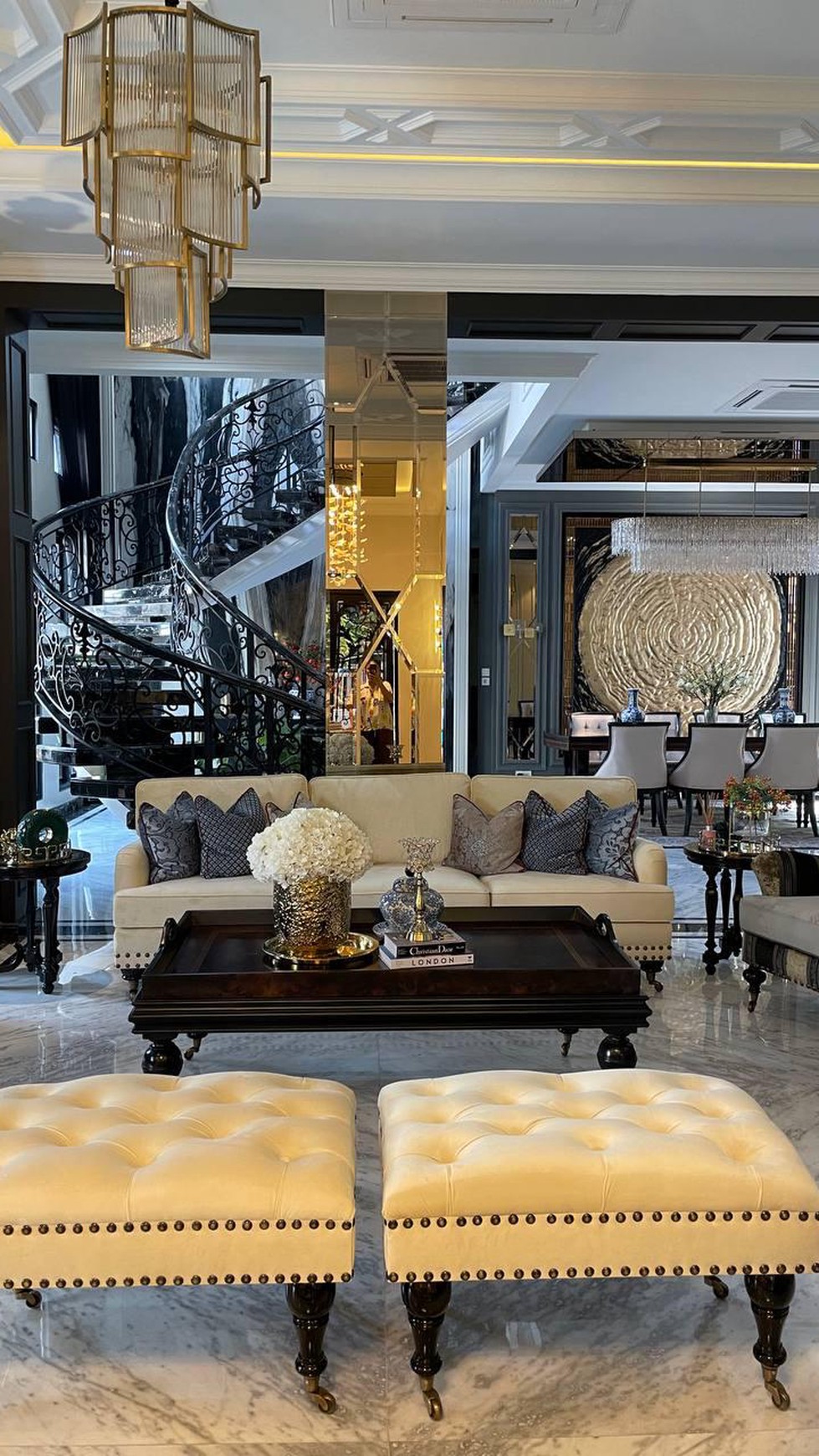 TURUN HARGA! Luxury House  Full Furnished 3 Lantai di Citra Gran Cibubur