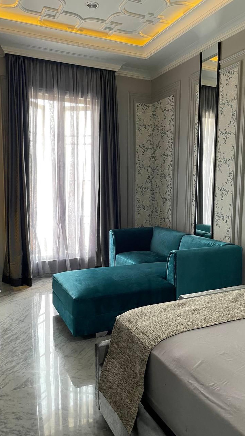 TURUN HARGA! Luxury House  Full Furnished 3 Lantai di Citra Gran Cibubur