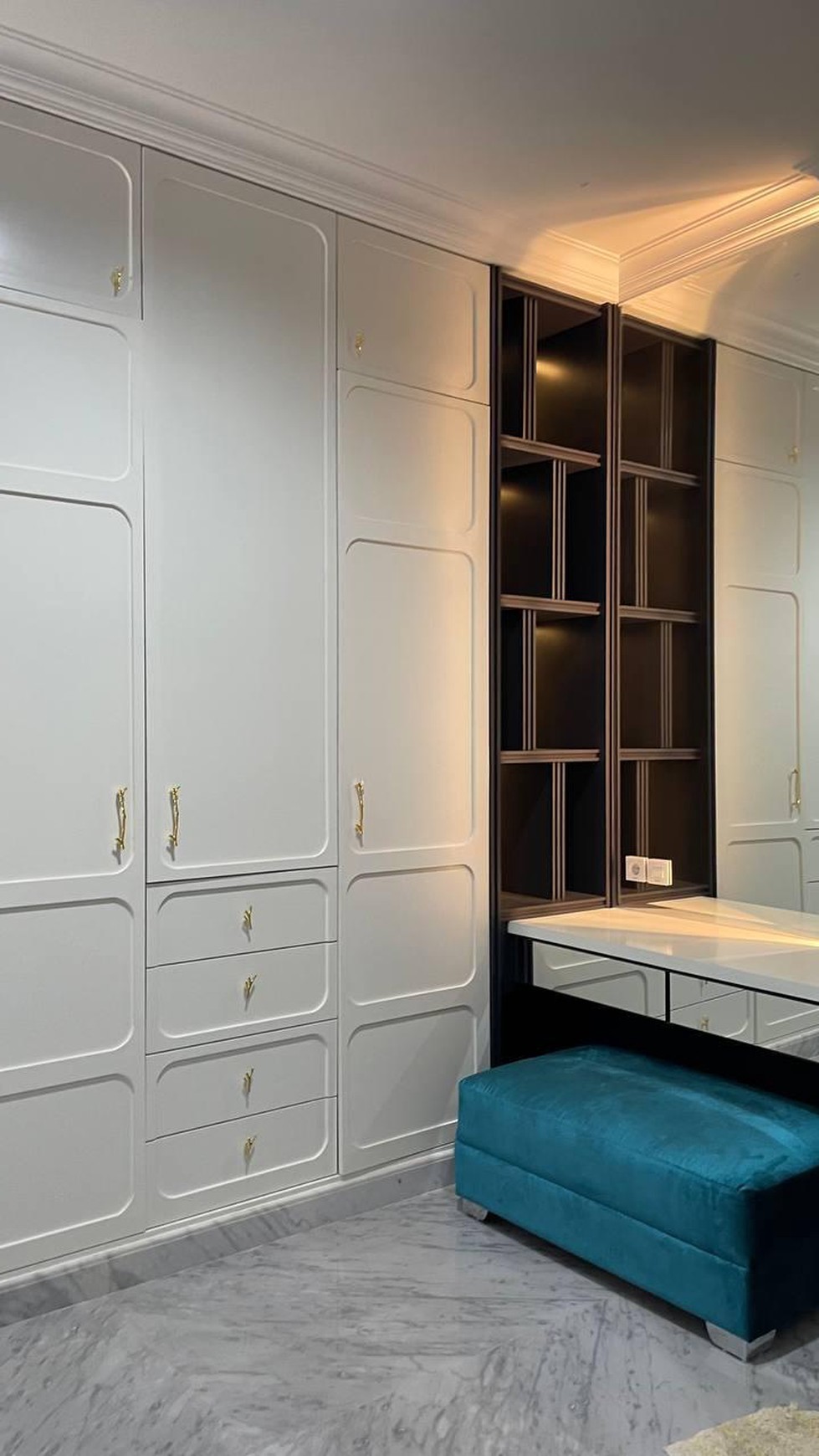 TURUN HARGA! Luxury House  Full Furnished 3 Lantai di Citra Gran Cibubur