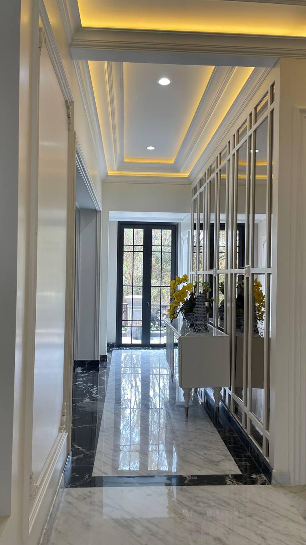 TURUN HARGA! Luxury House  Full Furnished 3 Lantai di Citra Gran Cibubur