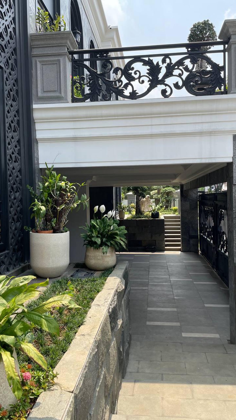 TURUN HARGA! Luxury House  Full Furnished 3 Lantai di Citra Gran Cibubur