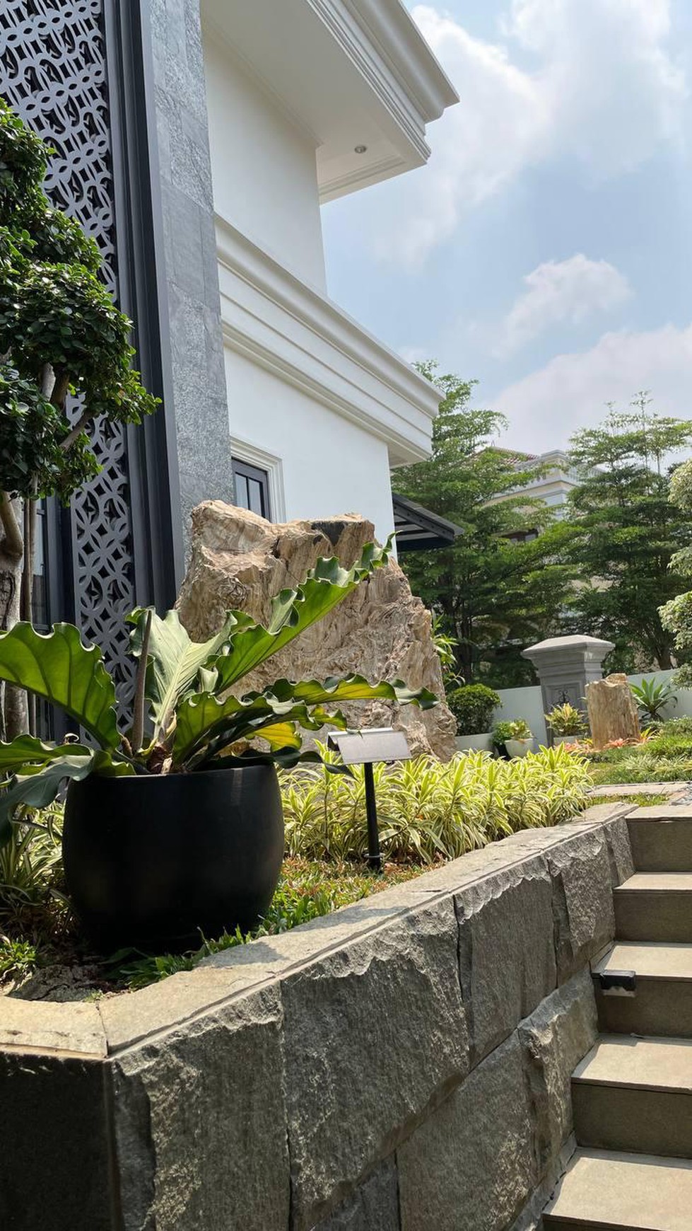 TURUN HARGA! Luxury House  Full Furnished 3 Lantai di Citra Gran Cibubur