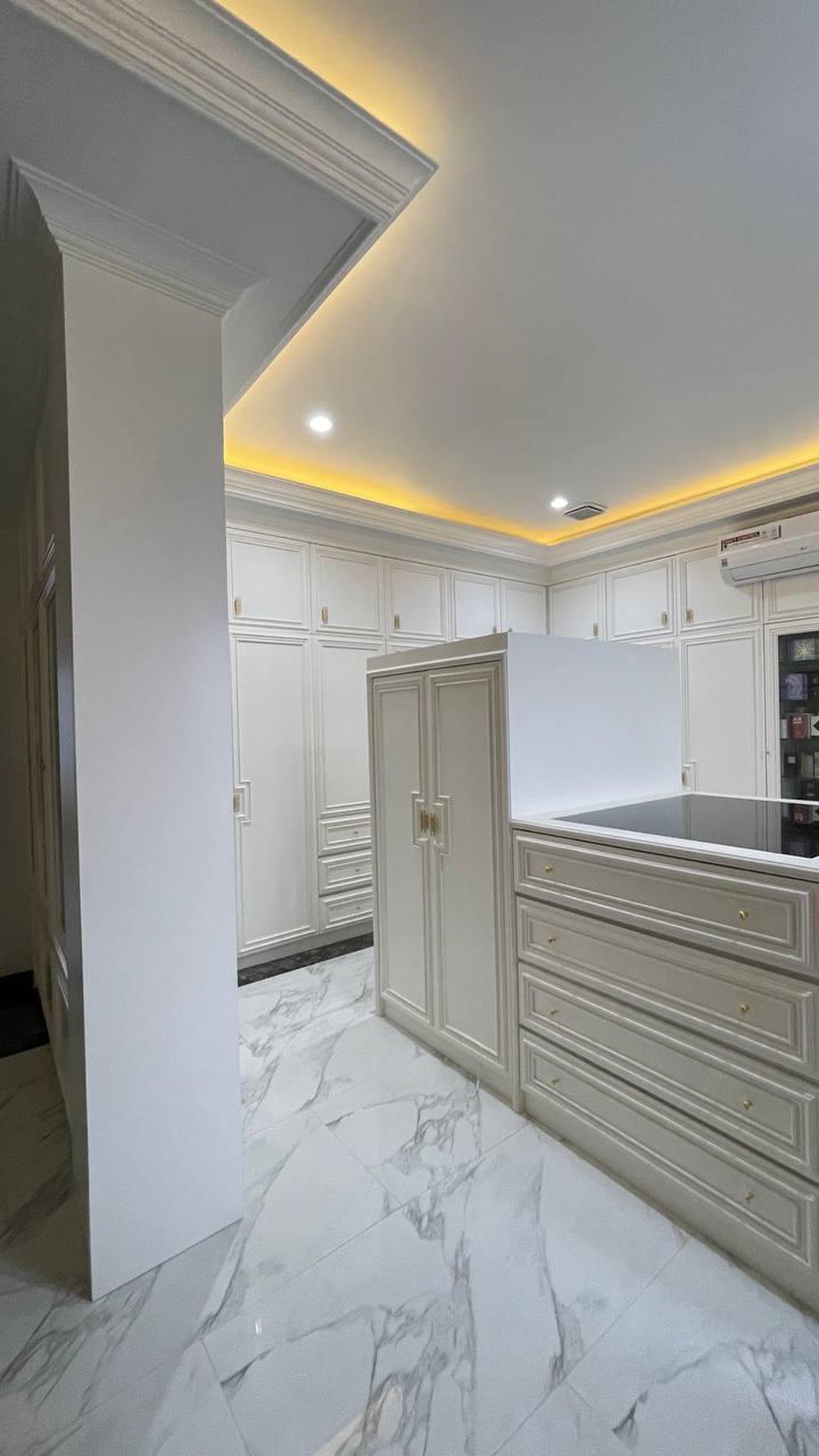 TURUN HARGA! Luxury House  Full Furnished 3 Lantai di Citra Gran Cibubur