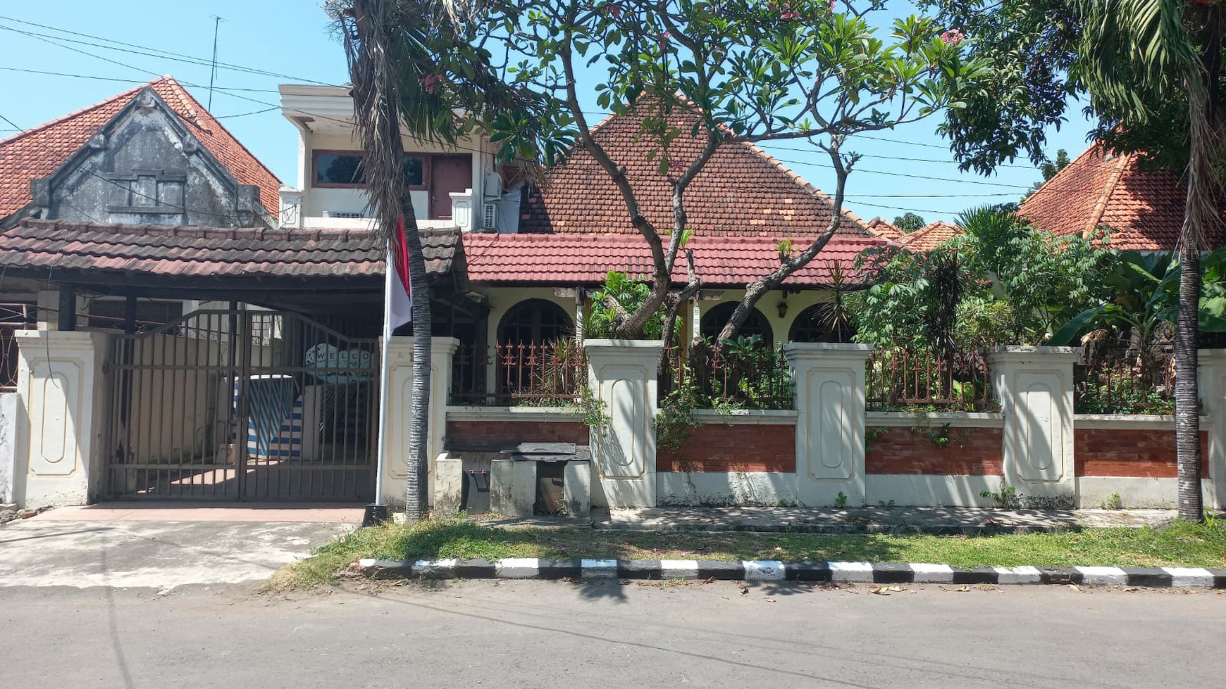 Dijual Rumah di Jl.Barito Surabaya Pusat Semi Furnished JADOEL Instagramable cocok buat Segala  Usaha -MURAH Hitung Rp.22,5 jt/m2