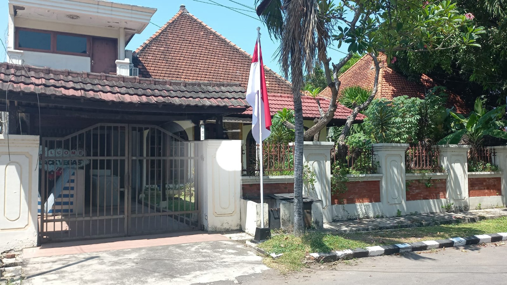 Dijual Rumah di Jl.Barito Surabaya Pusat Semi Furnished JADOEL Instagramable cocok buat Segala  Usaha -MURAH Hitung Rp.22,5 jt/m2